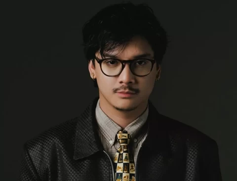 8 Outfit Boyfriend Material ala Baskara Mahendra yang Simpel dan Stylish